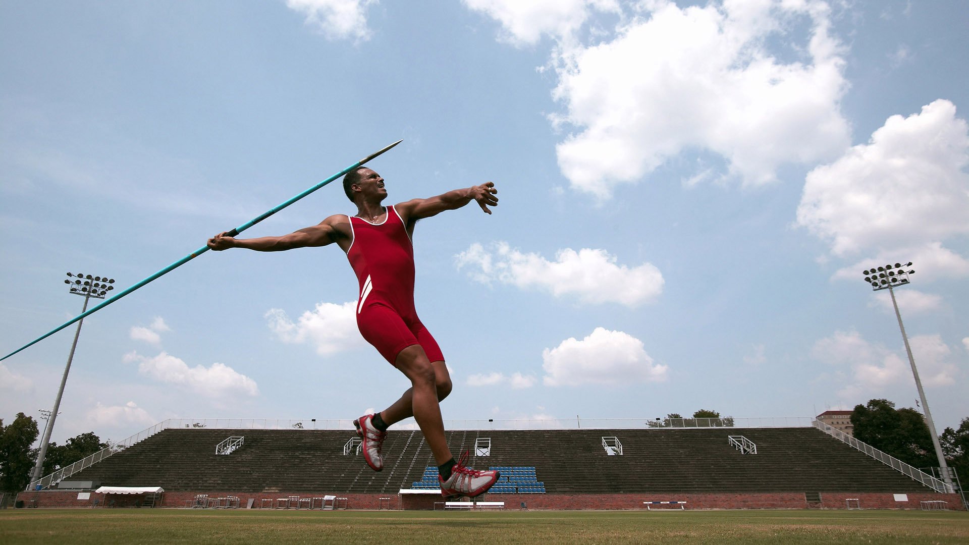 亚历山德里娅·帕金斯蝶泳决赛技惊四座